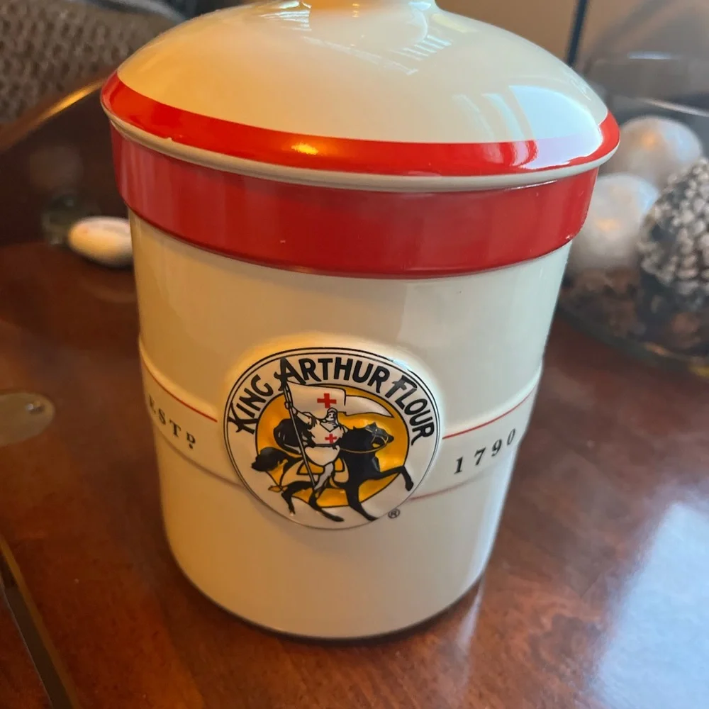 King Arthur Flour 1 Quart Ceramic Collectable Canister with Lid